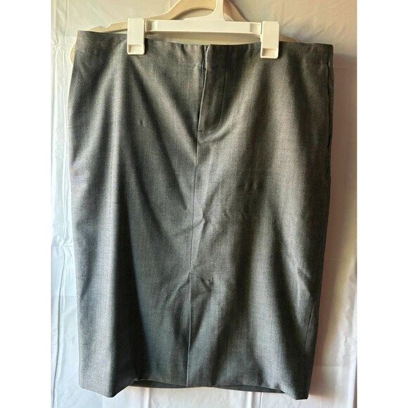 Banana Republic Dresses & Skirts - Banana Republic Knee Length Wool Pencil Skirt sz 10